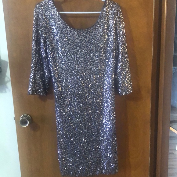 Gray sequined dress. Quarter sleeve/Mid thigh - Picture 1 of 6